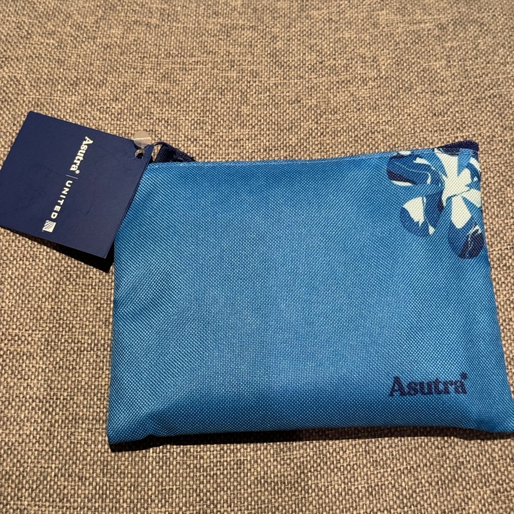 UNITED AIRLINES - ASUTRA AMENITY KIT, POLARIS / Business - NEW & SEALED